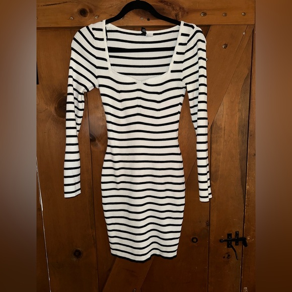 H&M Dresses & Skirts - H&M Divided Black & White Striped Long Sleeve Bodycon Dress Sz Small